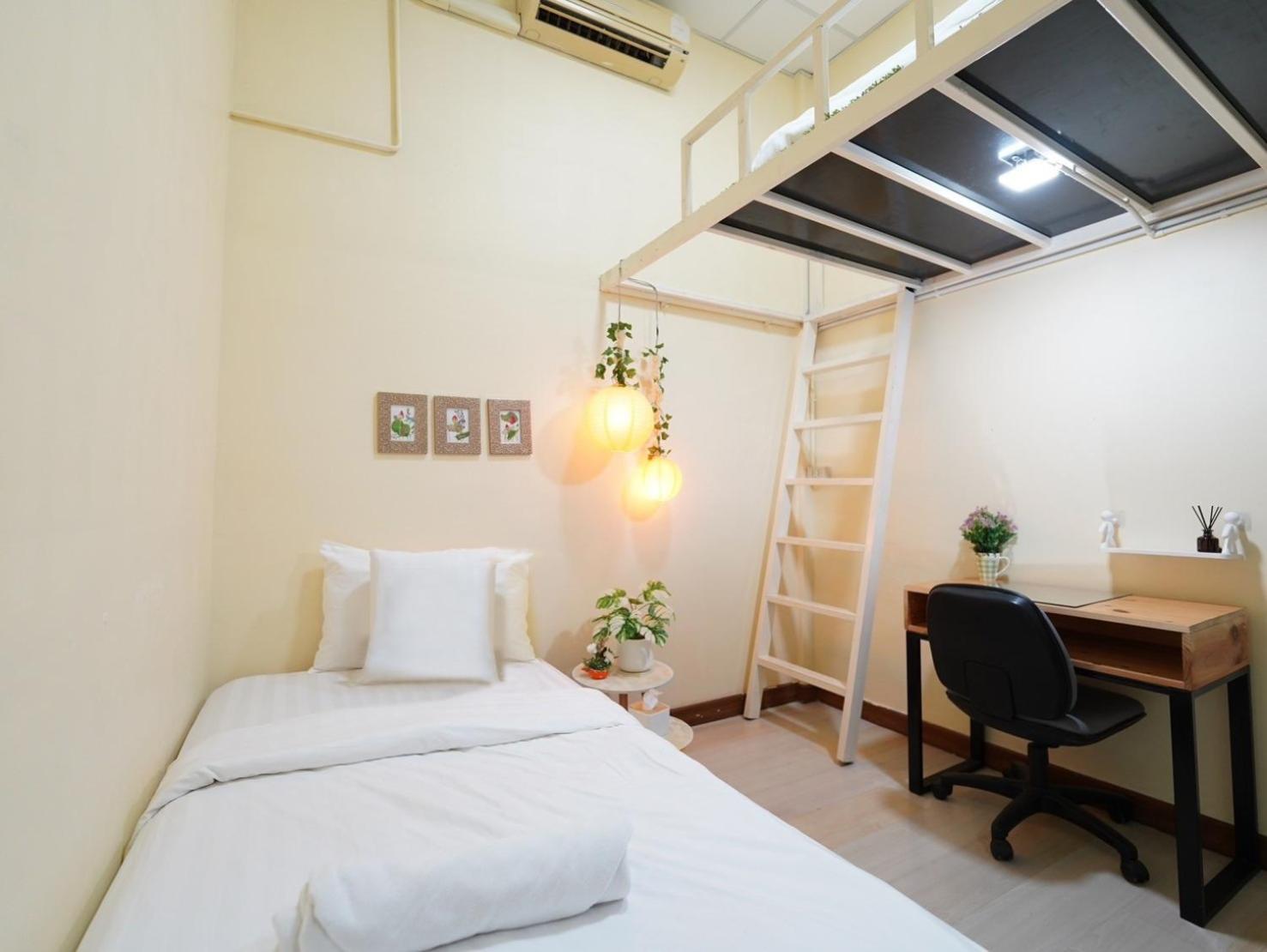 Ez Sleep @ Ratchada 19 Hostel Bangkok Exterior photo