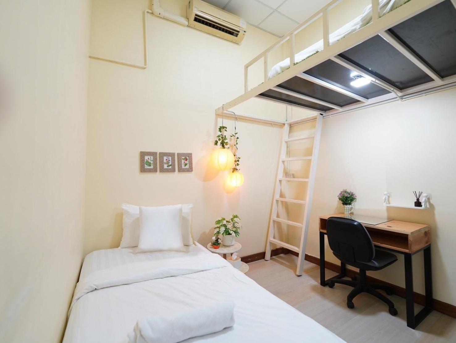 Ez Sleep @ Ratchada 19 Hostel Bangkok Exterior photo