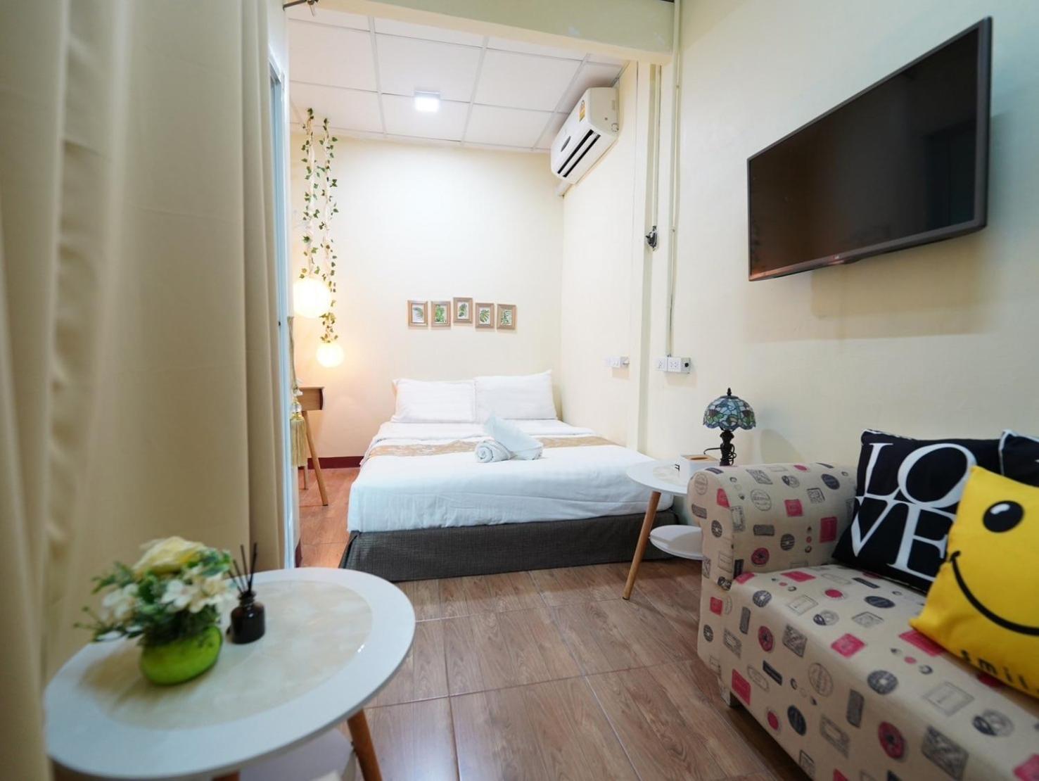 Ez Sleep @ Ratchada 19 Hostel Bangkok Exterior photo