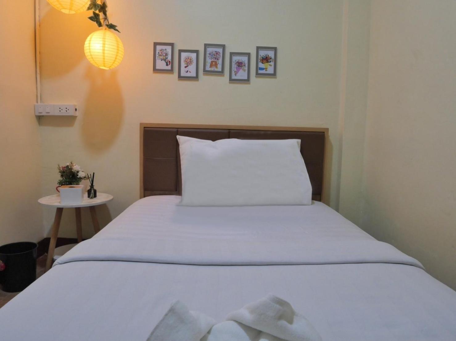 Ez Sleep @ Ratchada 19 Hostel Bangkok Exterior photo