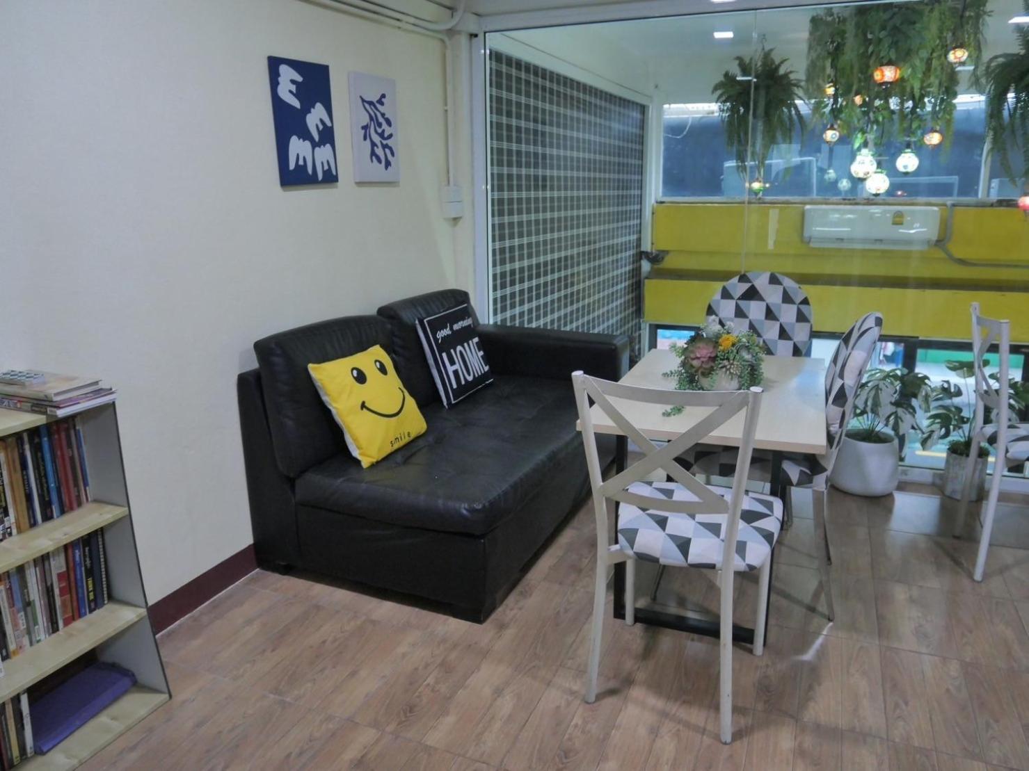 Ez Sleep @ Ratchada 19 Hostel Bangkok Exterior photo