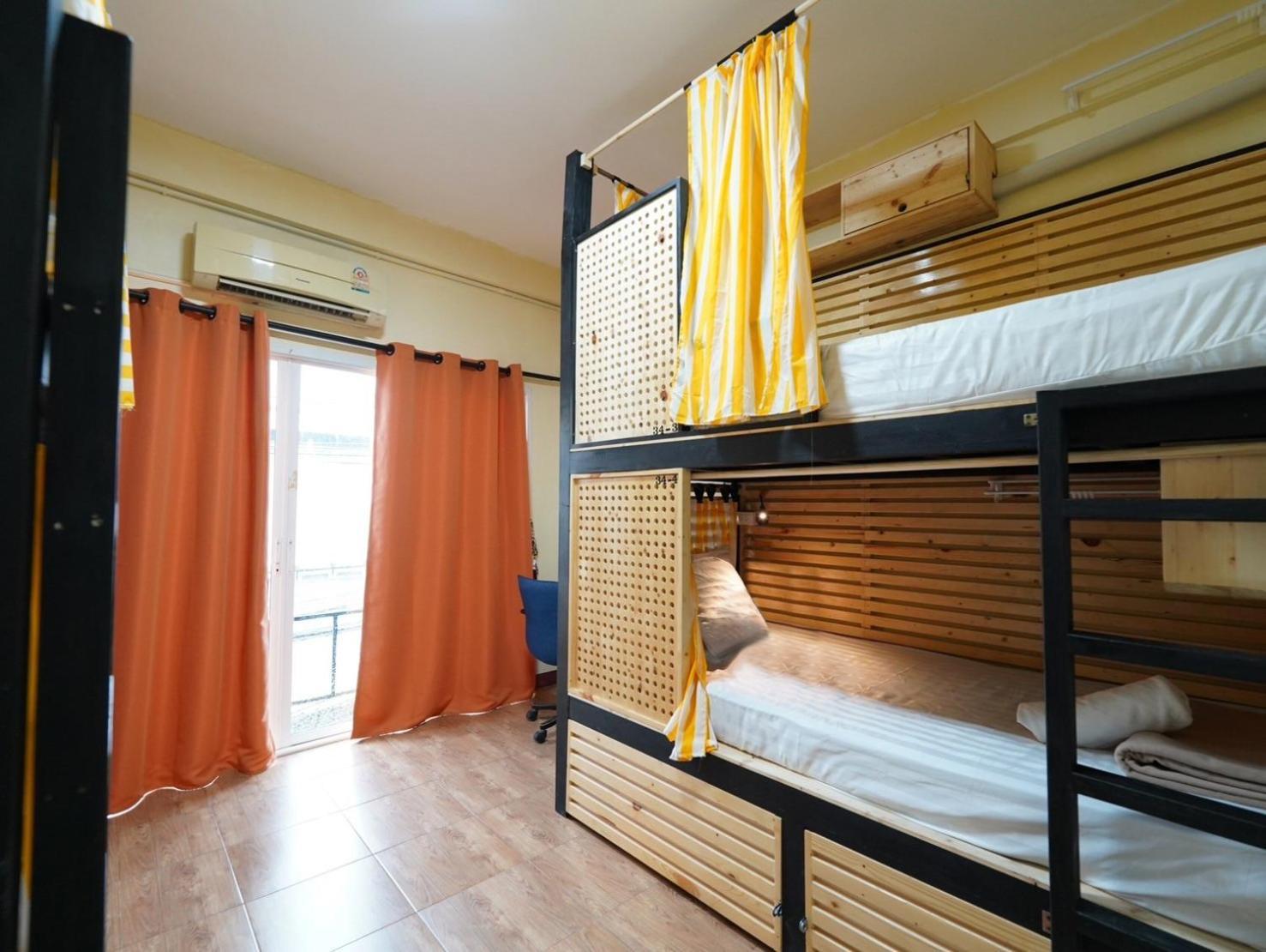 Ez Sleep @ Ratchada 19 Hostel Bangkok Exterior photo