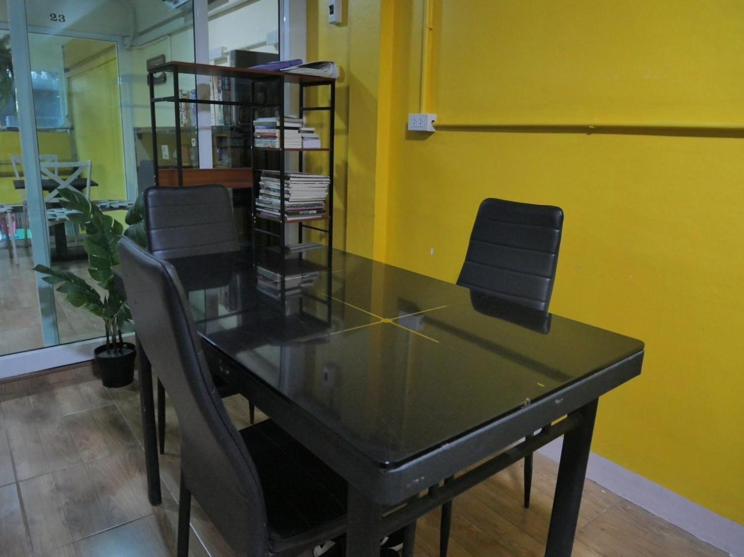Ez Sleep @ Ratchada 19 Hostel Bangkok Exterior photo