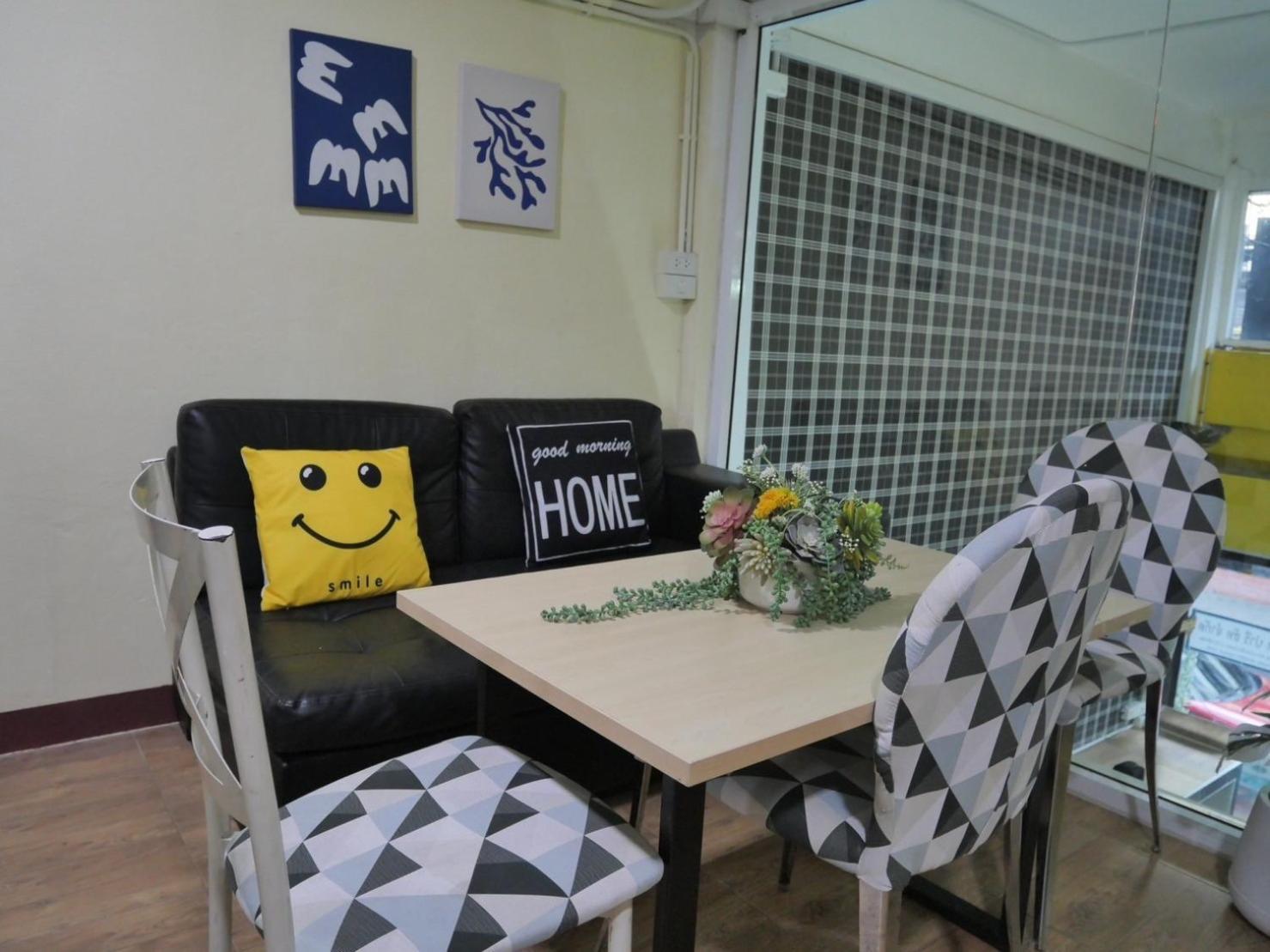 Ez Sleep @ Ratchada 19 Hostel Bangkok Exterior photo