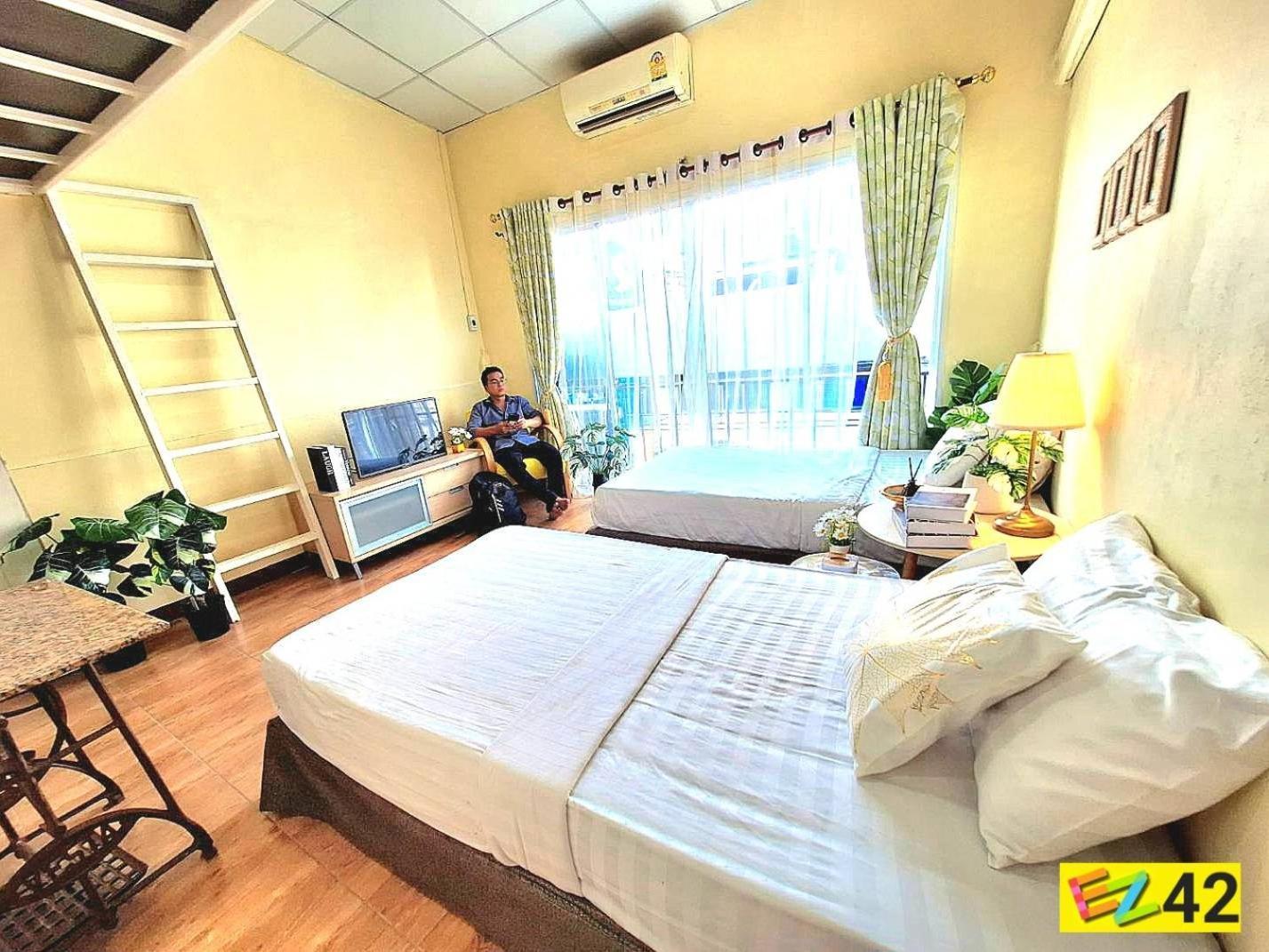 Ez Sleep @ Ratchada 19 Hostel Bangkok Exterior photo