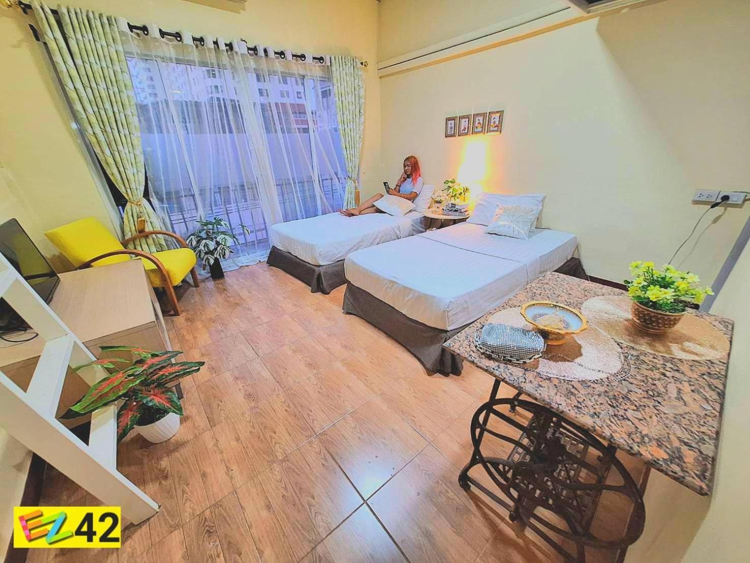 Ez Sleep @ Ratchada 19 Hostel Bangkok Exterior photo
